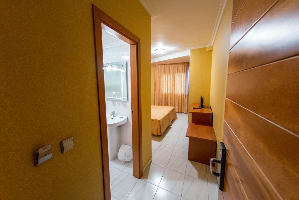 Hotel Dinajan Vilanova de Arousa Exterior foto